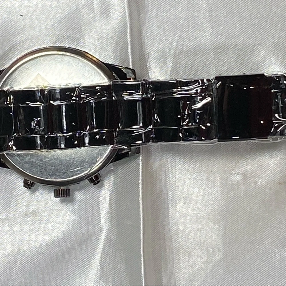 Sophisticated Black and Gold Men's Watch